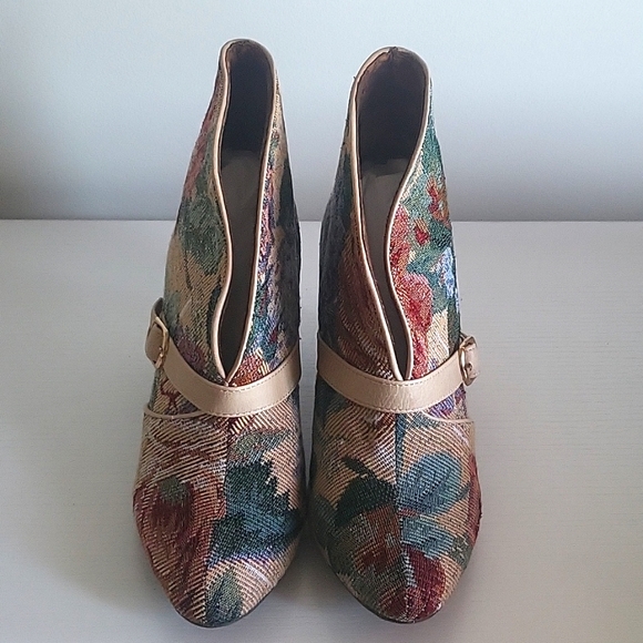 Bait Henderson Floral Booties - Picture 3 of 7